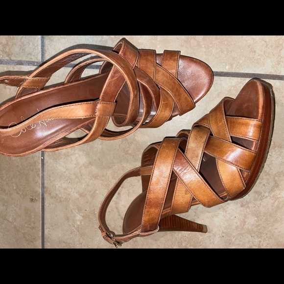 Cole Haan gorgeous strappy leather heels/size 10.5/worn a few times/excellent - Picture 2 of 4